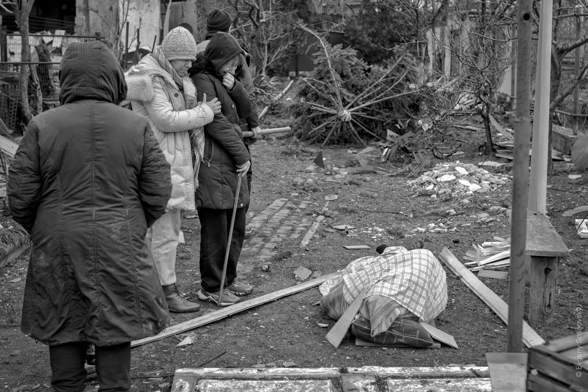 Scene di distruzione a Mariupol'